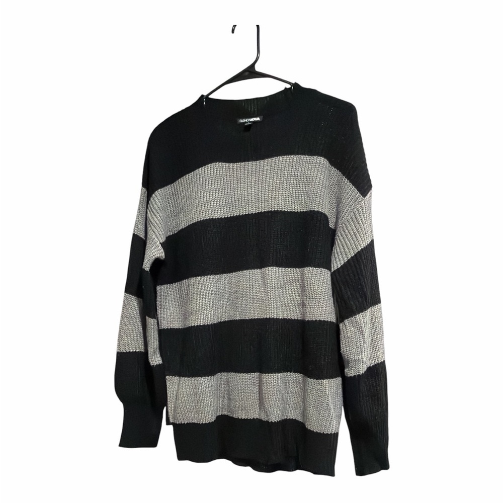 Fashion Nova Sz Large Black & Gray Striped Crewneck Sweater. Pre-Loved